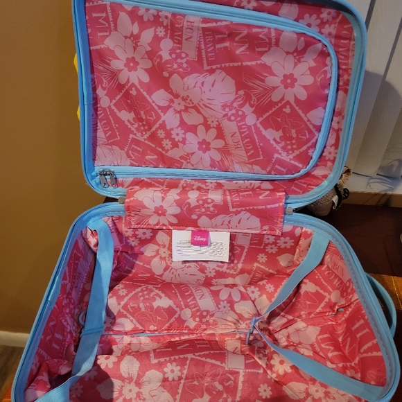 Minnie Mouse Carry-On Luggage - Picture 4 of 13